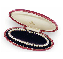 A set of cultured pearls gifted to Marilyn Monroe in 1954 by Joe Dimaggio