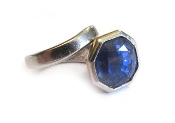 Image of single sapphire ring