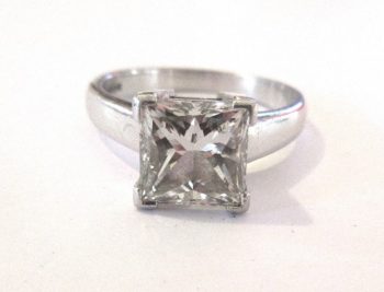 Image of a diamond Solitaire ring